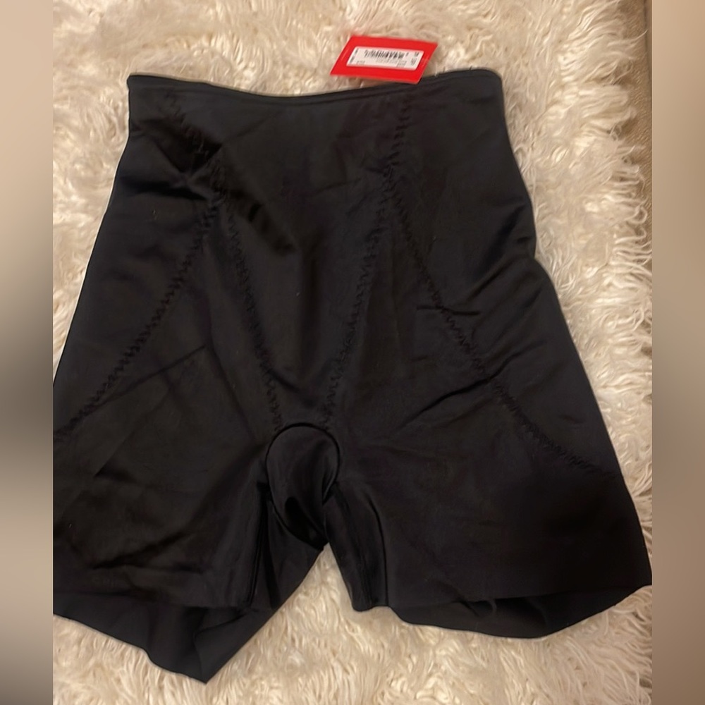 Spanx Booty Boost girl short